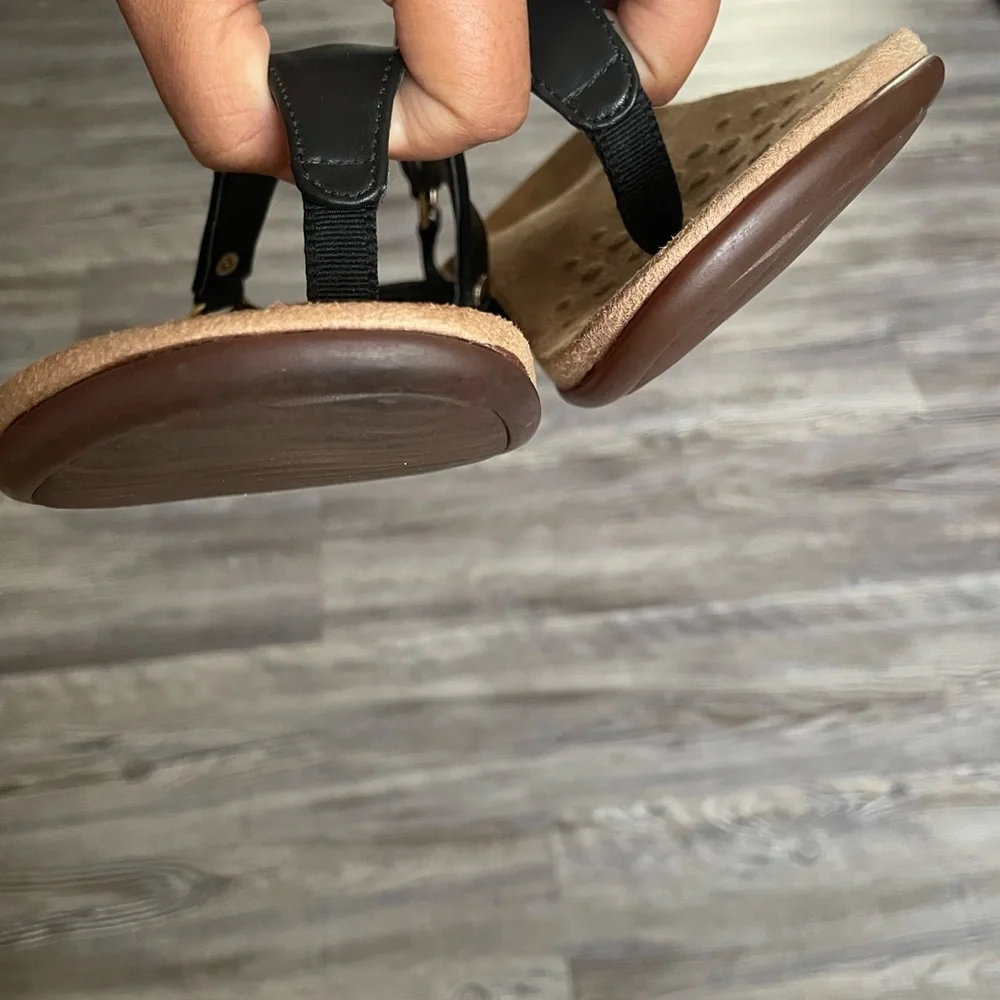 Vionic Kirra Black Leather Sandals - Picture 7 of 12